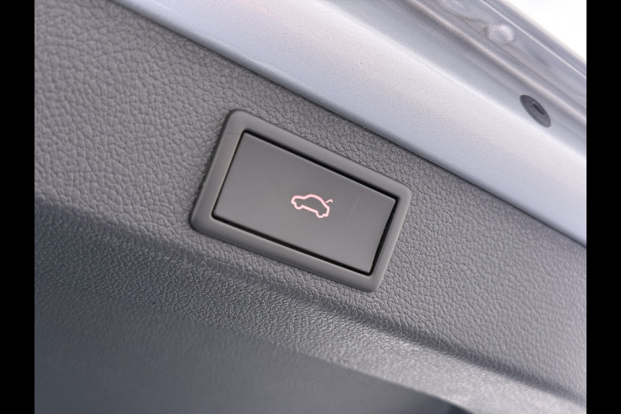 Škoda Superb Combi T218PK iV PHEV AUT-6 Sportline BS Elektr.+Geheugen-Sport-Stoelen+Verwarmd Trekhaak Virtual Cockpit Matrix Led Navi Ecc Ada 1.4t- Plug-in-hybride Achterbank+Stuurverwarming Led Elek.Achterklep Lmv 19" Keyless Dodehoek detectie Verkeersbord detectie 1e Eigenaar Origineel Nederlandse Auto 400 Nm !! + 1600kg trekvermogen