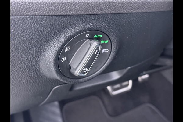 Škoda Superb Combi T218PK iV PHEV AUT-6 Sportline BS Elektr.+Geheugen-Sport-Stoelen+Verwarmd Trekhaak Virtual Cockpit Matrix Led Navi Ecc Ada 1.4t- Plug-in-hybride Achterbank+Stuurverwarming Led Elek.Achterklep Lmv 19" Keyless Dodehoek detectie Verkeersbord detectie 1e Eigenaar Origineel Nederlandse Auto 400 Nm !! + 1600kg trekvermogen