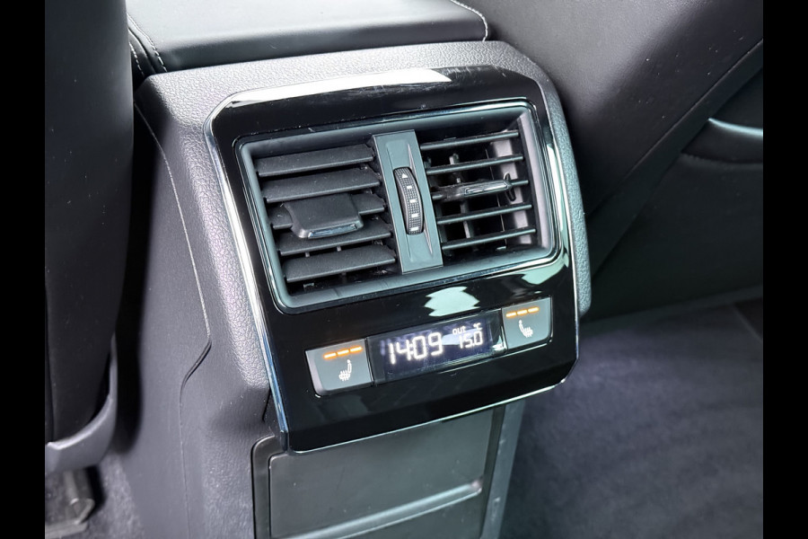 Škoda Superb Combi T218PK iV PHEV AUT-6 Sportline BS Elektr.+Geheugen-Sport-Stoelen+Verwarmd Trekhaak Virtual Cockpit Matrix Led Navi Ecc Ada 1.4t- Plug-in-hybride Achterbank+Stuurverwarming Led Elek.Achterklep Lmv 19" Keyless Dodehoek detectie Verkeersbord detectie 1e Eigenaar Origineel Nederlandse Auto 400 Nm !! + 1600kg trekvermogen