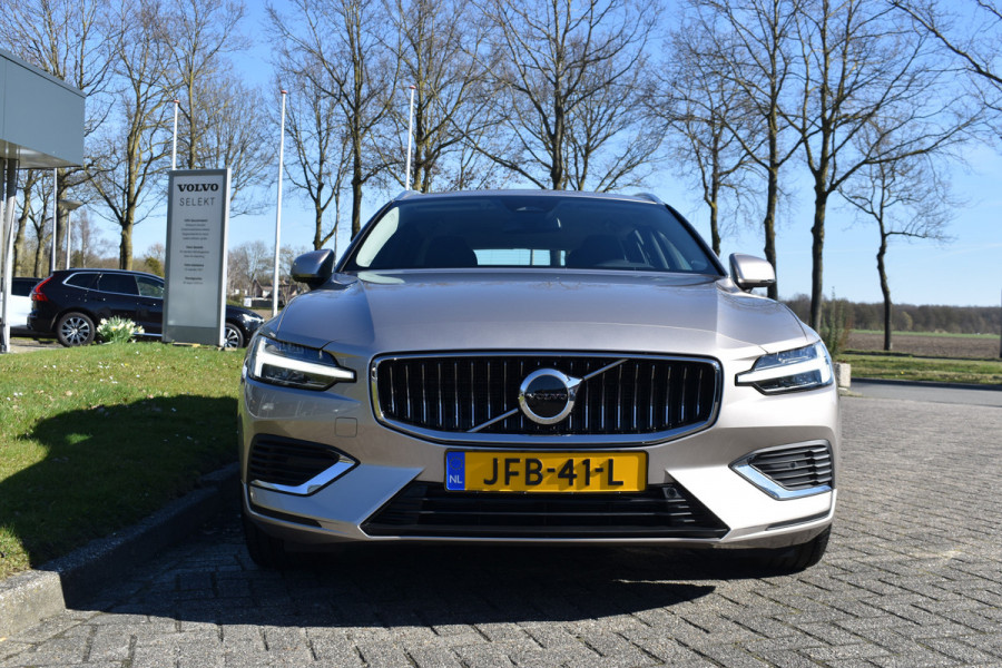 Volvo V60 T6 AWD 350PK Plug-in Hybrid Essential Bright Nieuw | 19"LMV | Leder | Stuur & Stoelverwarming | Camera