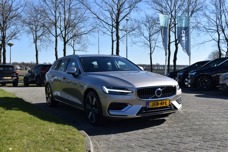 Volvo V60 T6 AWD 350PK Plug-in Hybrid Essential Bright Nieuw | 19"LMV | Leder | Stuur & Stoelverwarming | Camera
