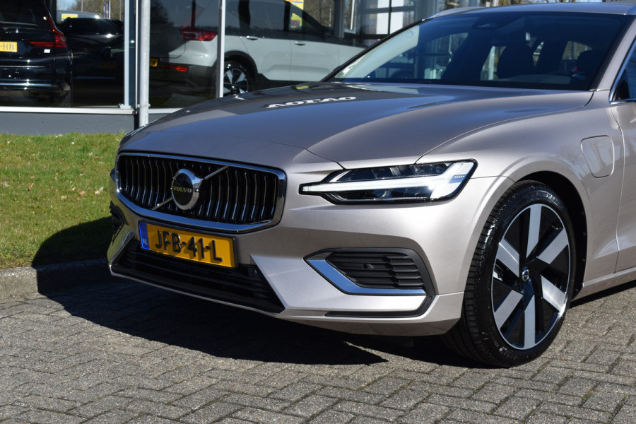 Volvo V60 T6 AWD 350PK Plug-in Hybrid Essential Bright Nieuw | 19"LMV | Leder | Stuur & Stoelverwarming | Camera