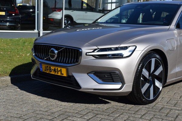 Volvo V60 T6 AWD 350PK Plug-in Hybrid Essential Bright Nieuw | 19"LMV | Leder | Stuur & Stoelverwarming | Camera