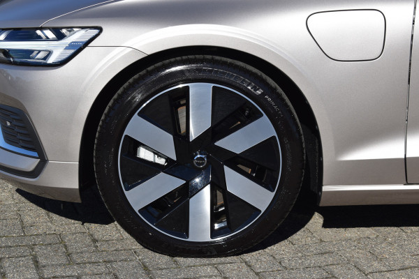 Volvo V60 T6 AWD 350PK Plug-in Hybrid Essential Bright Nieuw | 19"LMV | Leder | Stuur & Stoelverwarming | Camera