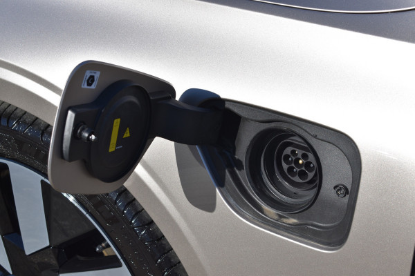 Volvo V60 T6 AWD 350PK Plug-in Hybrid Essential Bright Nieuw | 19"LMV | Leder | Stuur & Stoelverwarming | Camera