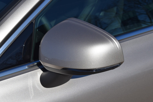 Volvo V60 T6 AWD 350PK Plug-in Hybrid Essential Bright Nieuw | 19"LMV | Leder | Stuur & Stoelverwarming | Camera