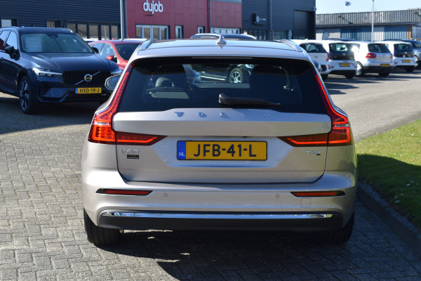 Volvo V60 T6 AWD 350PK Plug-in Hybrid Essential Bright Nieuw | 19"LMV | Leder | Stuur & Stoelverwarming | Camera