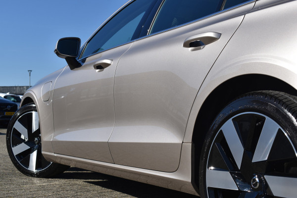 Volvo V60 T6 AWD 350PK Plug-in Hybrid Essential Bright Nieuw | 19"LMV | Leder | Stuur & Stoelverwarming | Camera
