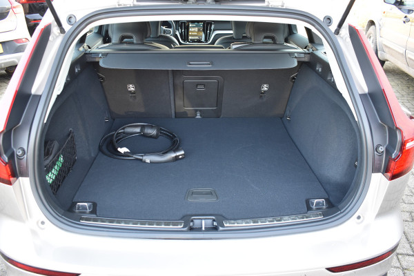 Volvo V60 T6 AWD 350PK Plug-in Hybrid Essential Bright Nieuw | 19"LMV | Leder | Stuur & Stoelverwarming | Camera