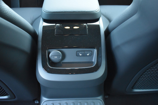 Volvo V60 T6 AWD 350PK Plug-in Hybrid Essential Bright Nieuw | 19"LMV | Leder | Stuur & Stoelverwarming | Camera