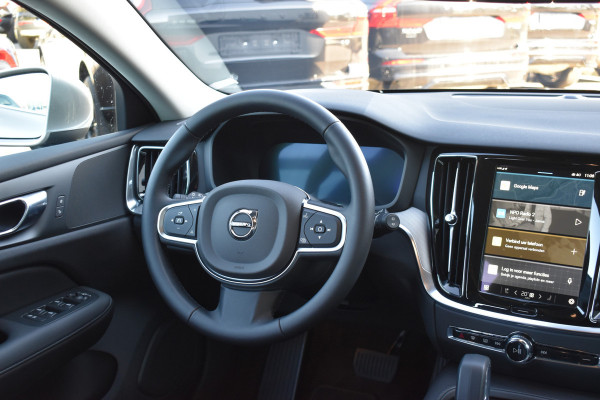 Volvo V60 T6 AWD 350PK Plug-in Hybrid Essential Bright Nieuw | 19"LMV | Leder | Stuur & Stoelverwarming | Camera
