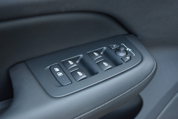Volvo V60 T6 AWD 350PK Plug-in Hybrid Essential Bright Nieuw | 19"LMV | Leder | Stuur & Stoelverwarming | Camera