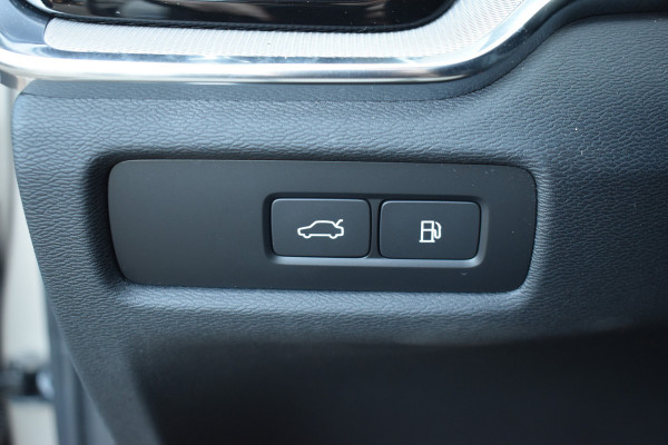 Volvo V60 T6 AWD 350PK Plug-in Hybrid Essential Bright Nieuw | 19"LMV | Leder | Stuur & Stoelverwarming | Camera