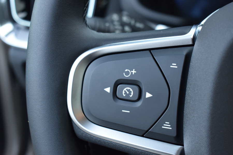 Volvo V60 T6 AWD 350PK Plug-in Hybrid Essential Bright Nieuw | 19"LMV | Leder | Stuur & Stoelverwarming | Camera