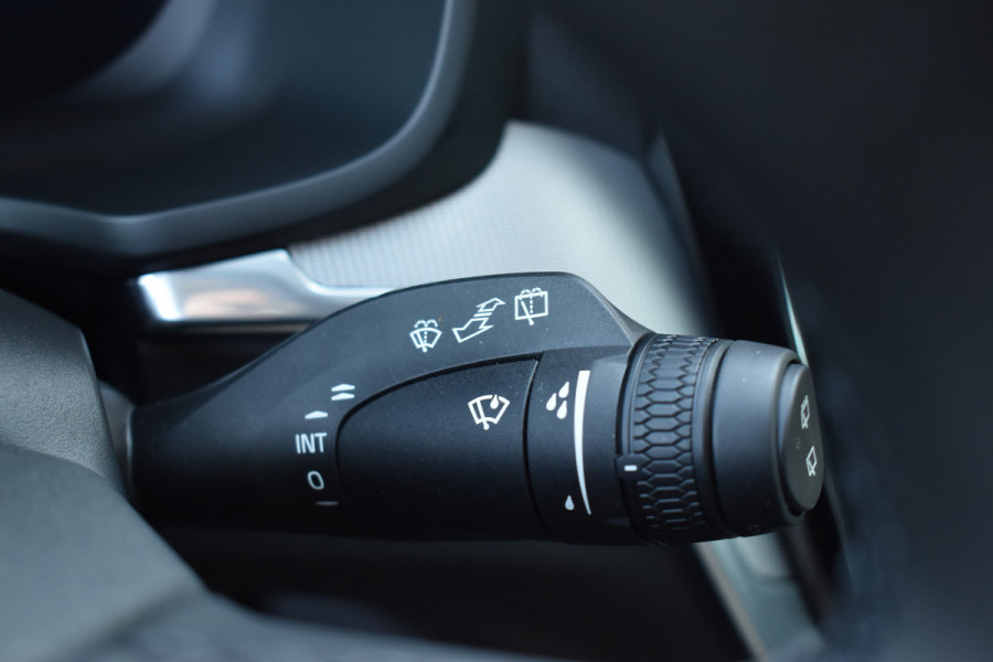 Volvo V60 T6 AWD 350PK Plug-in Hybrid Essential Bright Nieuw | 19"LMV | Leder | Stuur & Stoelverwarming | Camera