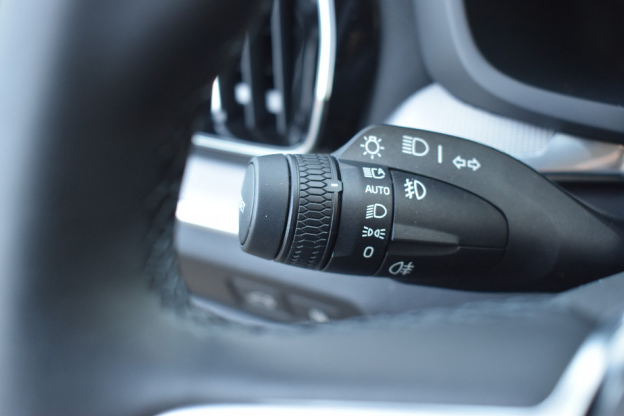 Volvo V60 T6 AWD 350PK Plug-in Hybrid Essential Bright Nieuw | 19"LMV | Leder | Stuur & Stoelverwarming | Camera