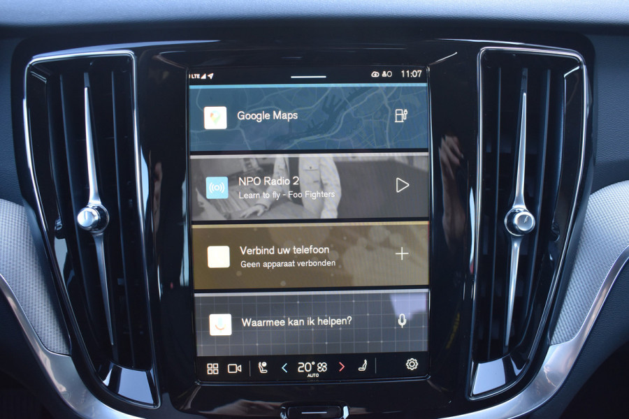 Volvo V60 T6 AWD 350PK Plug-in Hybrid Essential Bright Nieuw | 19"LMV | Leder | Stuur & Stoelverwarming | Camera