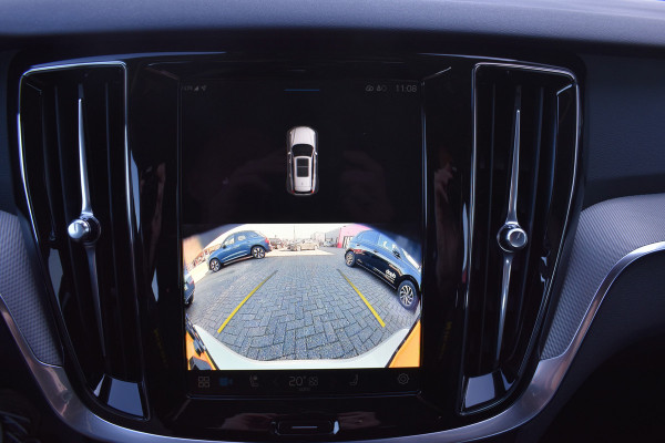 Volvo V60 T6 AWD 350PK Plug-in Hybrid Essential Bright Nieuw | 19"LMV | Leder | Stuur & Stoelverwarming | Camera