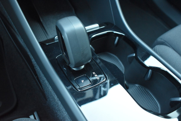 Volvo XC40 Recharge Core 70 kWh | Trekhaak | All season | Camera | Stoelverwarming | Stuurverwarming