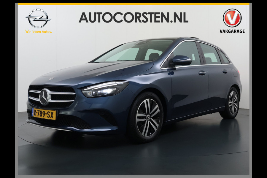 Mercedes-Benz B-Klasse 180T AUT-7 Luxury Pano-Dak Elektr+Leer+Geheugen+Verwarmd-Comfort-Stoel Navi Camera Apple Carplay Android Elek.Stoelen+Memory+Ver Elek.Achterklep Widescreen Park-Assist Break-Assist cockpit Premium+ Smartphone-integratie Dodehoekassistent DAB Bluetooth Led Lmv Keyless Go Easy-pack 1e Eigenaar Dealeronderhouden Zeer Compleet Origineel Nederlandse Auto 1.400kg trekvermogen € 44.000,- nieuw