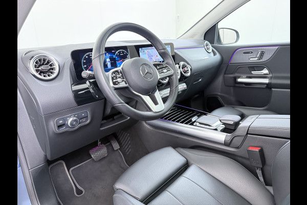 Mercedes-Benz B-Klasse 180T AUT-7 Luxury Pano-Dak Elektr+Leer+Geheugen+Verwarmd-Comfort-Stoel Navi Camera Apple Carplay Android Elek.Stoelen+Memory+Ver Elek.Achterklep Widescreen Park-Assist Break-Assist cockpit Premium+ Smartphone-integratie Dodehoekassistent DAB Bluetooth Led Lmv Keyless Go Easy-pack 1e Eigenaar Dealeronderhouden Zeer Compleet Origineel Nederlandse Auto 1.400kg trekvermogen € 44.000,- nieuw