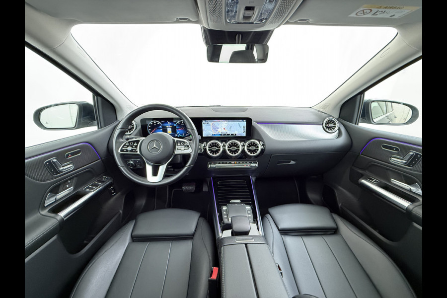 Mercedes-Benz B-Klasse 180T AUT-7 Luxury Pano-Dak Elektr+Leer+Geheugen+Verwarmd-Comfort-Stoel Navi Camera Apple Carplay Android Elek.Stoelen+Memory+Ver Elek.Achterklep Widescreen Park-Assist Break-Assist cockpit Premium+ Smartphone-integratie Dodehoekassistent DAB Bluetooth Led Lmv Keyless Go Easy-pack 1e Eigenaar Dealeronderhouden Zeer Compleet Origineel Nederlandse Auto 1.400kg trekvermogen € 44.000,- nieuw