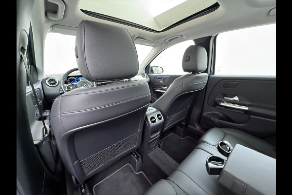 Mercedes-Benz B-Klasse 180T AUT-7 Luxury Pano-Dak Elektr+Leer+Geheugen+Verwarmd-Comfort-Stoel Navi Camera Apple Carplay Android Elek.Stoelen+Memory+Ver Elek.Achterklep Widescreen Park-Assist Break-Assist cockpit Premium+ Smartphone-integratie Dodehoekassistent DAB Bluetooth Led Lmv Keyless Go Easy-pack 1e Eigenaar Dealeronderhouden Zeer Compleet Origineel Nederlandse Auto 1.400kg trekvermogen € 44.000,- nieuw