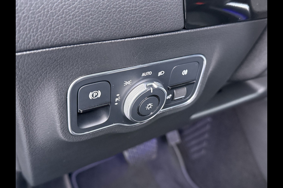 Mercedes-Benz B-Klasse 180T AUT-7 Luxury Pano-Dak Elektr+Leer+Geheugen+Verwarmd-Comfort-Stoel Navi Camera Apple Carplay Android Elek.Stoelen+Memory+Ver Elek.Achterklep Widescreen Park-Assist Break-Assist cockpit Premium+ Smartphone-integratie Dodehoekassistent DAB Bluetooth Led Lmv Keyless Go Easy-pack 1e Eigenaar Dealeronderhouden Zeer Compleet Origineel Nederlandse Auto 1.400kg trekvermogen € 44.000,- nieuw