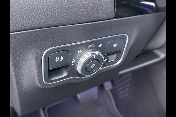 Mercedes-Benz B-Klasse 180T AUT-7 Luxury Pano-Dak Elektr+Leer+Geheugen+Verwarmd-Comfort-Stoel Navi Camera Apple Carplay Android Elek.Stoelen+Memory+Ver Elek.Achterklep Widescreen Park-Assist Break-Assist cockpit Premium+ Smartphone-integratie Dodehoekassistent DAB Bluetooth Led Lmv Keyless Go Easy-pack 1e Eigenaar Dealeronderhouden Zeer Compleet Origineel Nederlandse Auto 1.400kg trekvermogen € 44.000,- nieuw