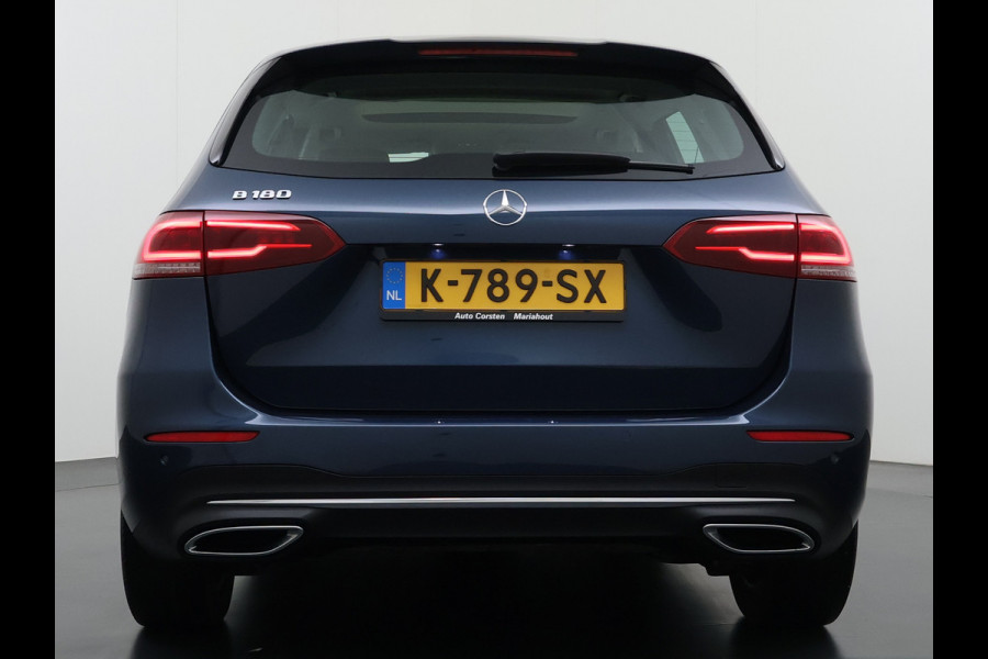 Mercedes-Benz B-Klasse 180T AUT-7 Luxury Pano-Dak Elektr+Leer+Geheugen+Verwarmd-Comfort-Stoel Navi Camera Apple Carplay Android Elek.Stoelen+Memory+Ver Elek.Achterklep Widescreen Park-Assist Break-Assist cockpit Premium+ Smartphone-integratie Dodehoekassistent DAB Bluetooth Led Lmv Keyless Go Easy-pack 1e Eigenaar Dealeronderhouden Zeer Compleet Origineel Nederlandse Auto 1.400kg trekvermogen € 44.000,- nieuw
