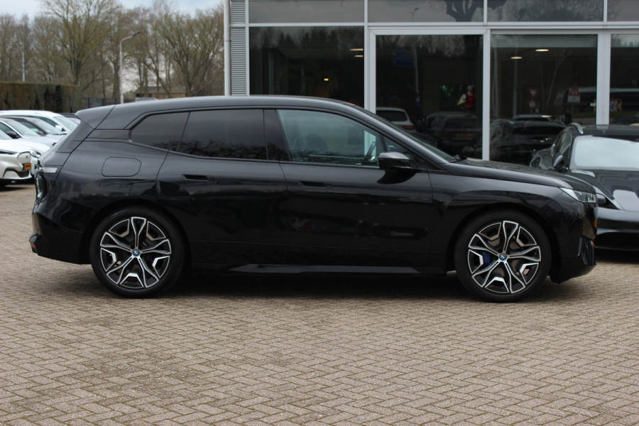 BMW iX xDrive40 High Exe. M Sport 77 kWh / SoH 97,1% / Trekhaak / 360Camera / Head-up / Keyless / Softclose / 20'' / ACC / Laser LED / Navigatie / Stoelverwarming+Stuurverwarming / Stoelventilaite