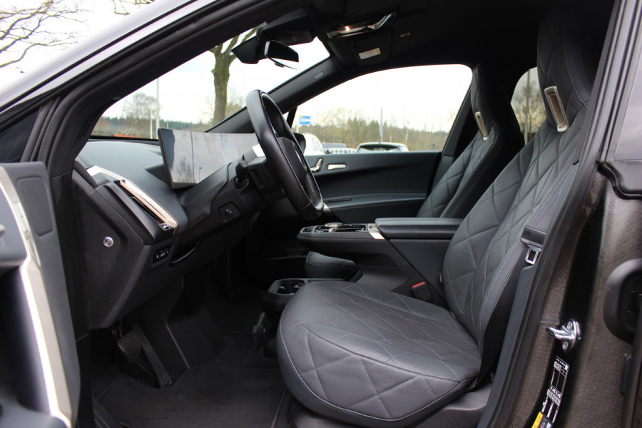 BMW iX xDrive40 High Exe. M Sport 77 kWh / SoH 97,1% / Trekhaak / 360Camera / Head-up / Keyless / Softclose / 20'' / ACC / Laser LED / Navigatie / Stoelverwarming+Stuurverwarming / Stoelventilaite