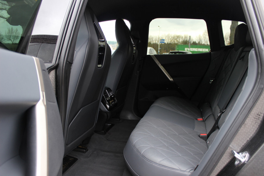 BMW iX xDrive40 High Exe. M Sport 77 kWh / SoH 97,1% / Trekhaak / 360Camera / Head-up / Keyless / Softclose / 20'' / ACC / Laser LED / Navigatie / Stoelverwarming+Stuurverwarming / Stoelventilaite