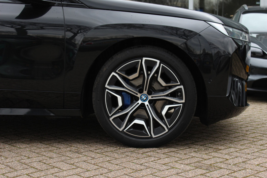 BMW iX xDrive40 High Exe. M Sport 77 kWh / SoH 97,1% / Trekhaak / 360Camera / Head-up / Keyless / Softclose / 20'' / ACC / Laser LED / Navigatie / Stoelverwarming+Stuurverwarming / Stoelventilaite