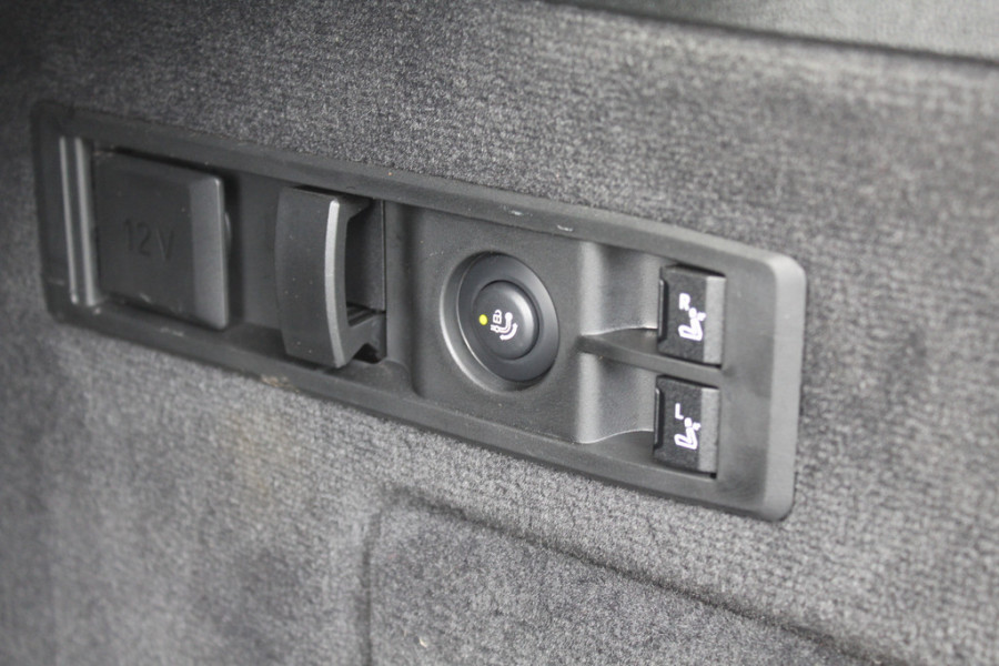 BMW iX xDrive40 High Exe. M Sport 77 kWh / SoH 97,1% / Trekhaak / 360Camera / Head-up / Keyless / Softclose / 20'' / ACC / Laser LED / Navigatie / Stoelverwarming+Stuurverwarming / Stoelventilaite