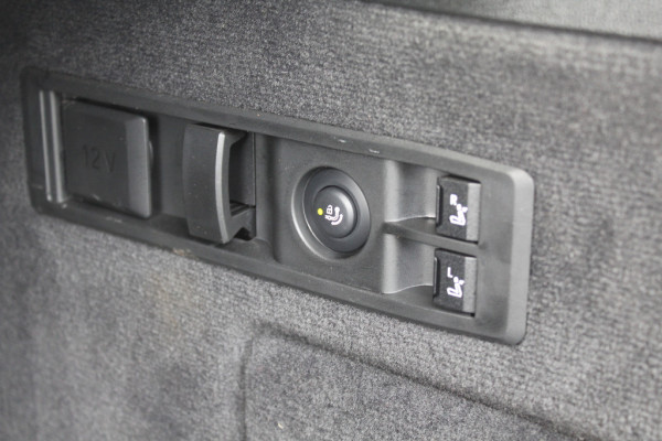 BMW iX xDrive40 High Exe. M Sport 77 kWh / SoH 97,1% / Trekhaak / 360Camera / Head-up / Keyless / Softclose / 20'' / ACC / Laser LED / Navigatie / Stoelverwarming+Stuurverwarming / Stoelventilaite