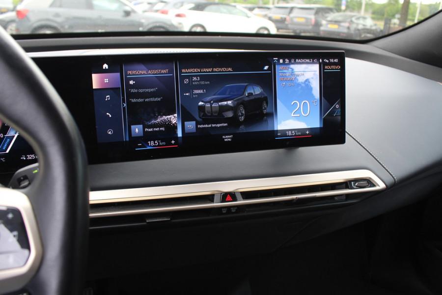 BMW iX xDrive40 High Exe. M Sport 77 kWh / SoH 97,1% / Trekhaak / 360Camera / Head-up / Keyless / Softclose / 20'' / ACC / Laser LED / Navigatie / Stoelverwarming+Stuurverwarming / Stoelventilaite