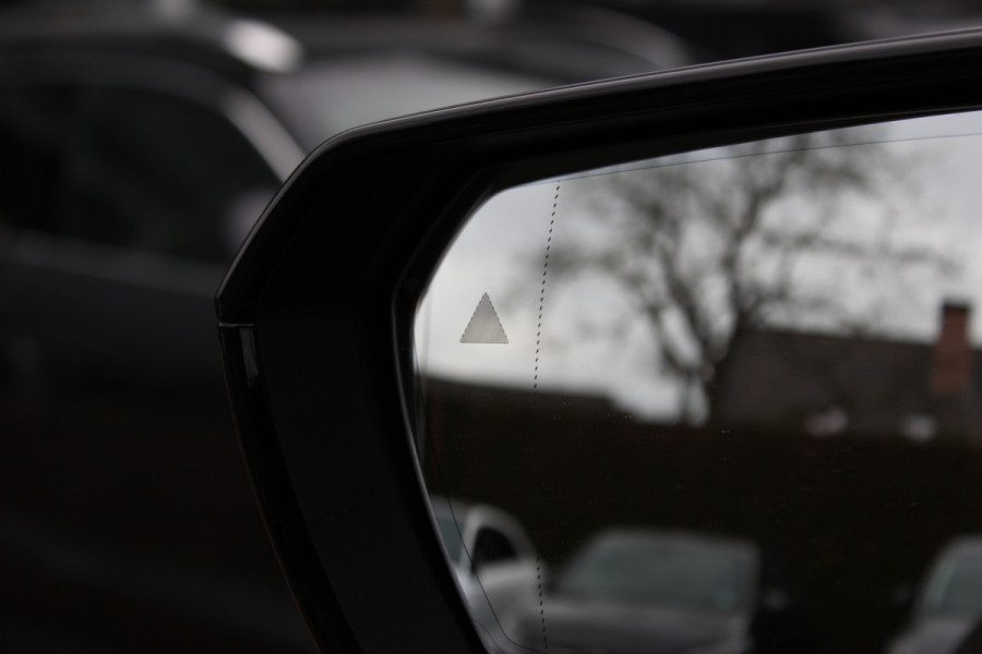 BMW iX xDrive40 High Exe. M Sport 77 kWh / SoH 97,1% / Trekhaak / 360Camera / Head-up / Keyless / Softclose / 20'' / ACC / Laser LED / Navigatie / Stoelverwarming+Stuurverwarming / Stoelventilaite