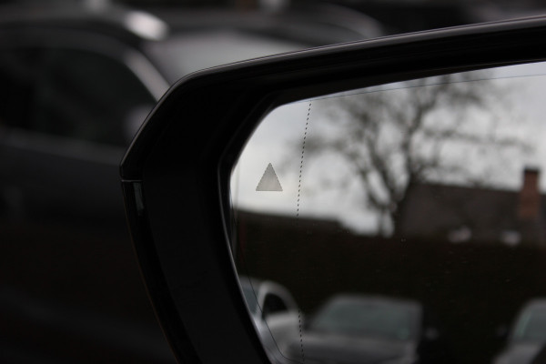 BMW iX xDrive40 High Exe. M Sport 77 kWh / SoH 97,1% / Trekhaak / 360Camera / Head-up / Keyless / Softclose / 20'' / ACC / Laser LED / Navigatie / Stoelverwarming+Stuurverwarming / Stoelventilaite