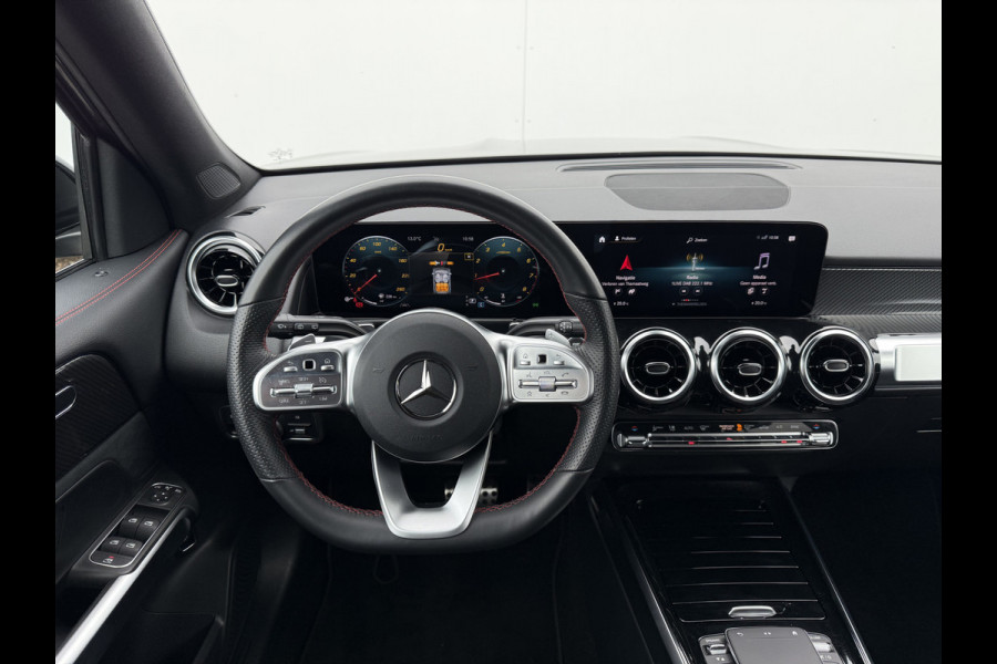 Mercedes-Benz Glb 200 Business Solution AMG | Trekhaak | MultiBeam LED | Camera | DAB+ | 19 inch