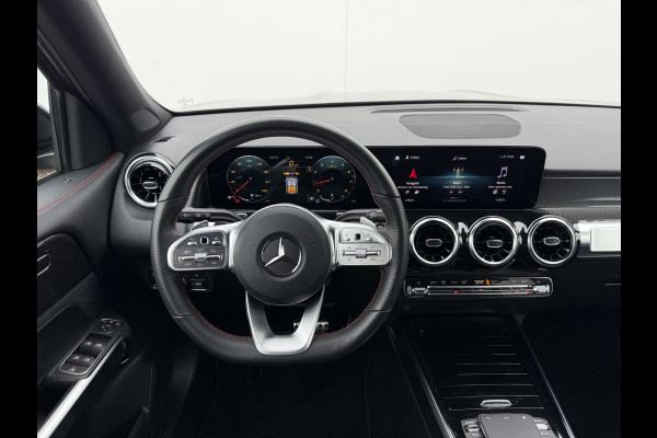 Mercedes-Benz Glb 200 Business Solution AMG | Trekhaak | MultiBeam LED | Camera | DAB+ | 19 inch