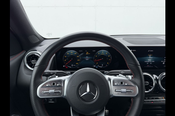 Mercedes-Benz Glb 200 Business Solution AMG | Trekhaak | MultiBeam LED | Camera | DAB+ | 19 inch