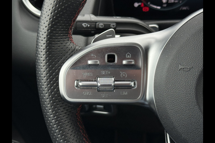 Mercedes-Benz Glb 200 Business Solution AMG | Trekhaak | MultiBeam LED | Camera | DAB+ | 19 inch