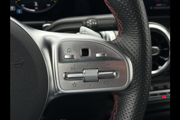 Mercedes-Benz Glb 200 Business Solution AMG | Trekhaak | MultiBeam LED | Camera | DAB+ | 19 inch