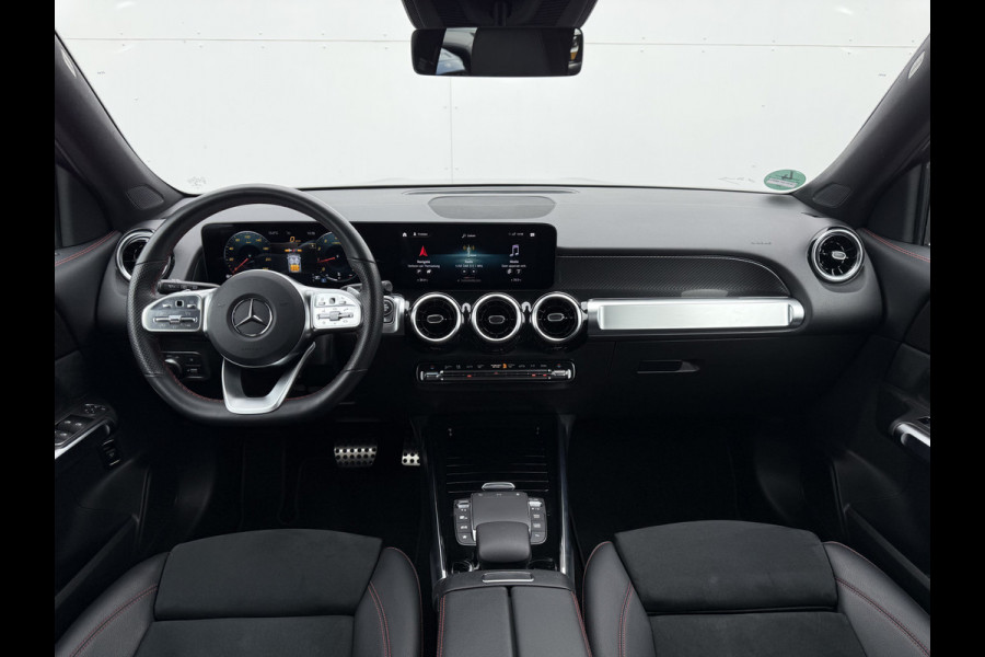 Mercedes-Benz Glb 200 Business Solution AMG | Trekhaak | MultiBeam LED | Camera | DAB+ | 19 inch