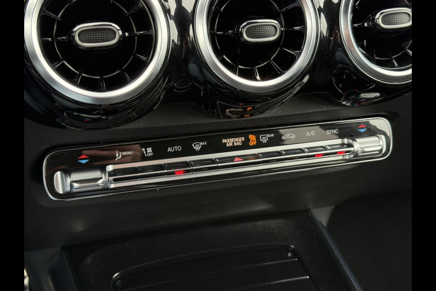 Mercedes-Benz Glb 200 Business Solution AMG | Trekhaak | MultiBeam LED | Camera | DAB+ | 19 inch