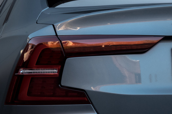 Volvo S60 2.0 T4 R-Design | ACC | STOELVERWARMING | POLESTAR ENGINEERED | ELEKTRISCH VERSTELBARE STOELEN