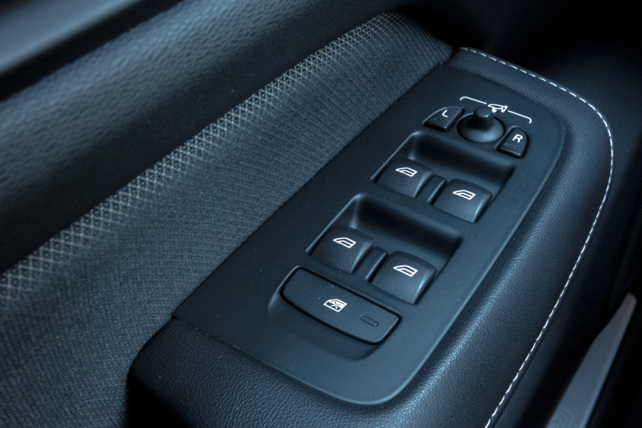 Volvo S60 2.0 T4 R-Design | ACC | STOELVERWARMING | POLESTAR ENGINEERED | ELEKTRISCH VERSTELBARE STOELEN