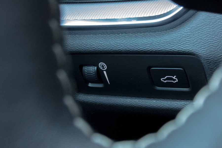 Volvo S60 2.0 T4 R-Design | ACC | STOELVERWARMING | POLESTAR ENGINEERED | ELEKTRISCH VERSTELBARE STOELEN