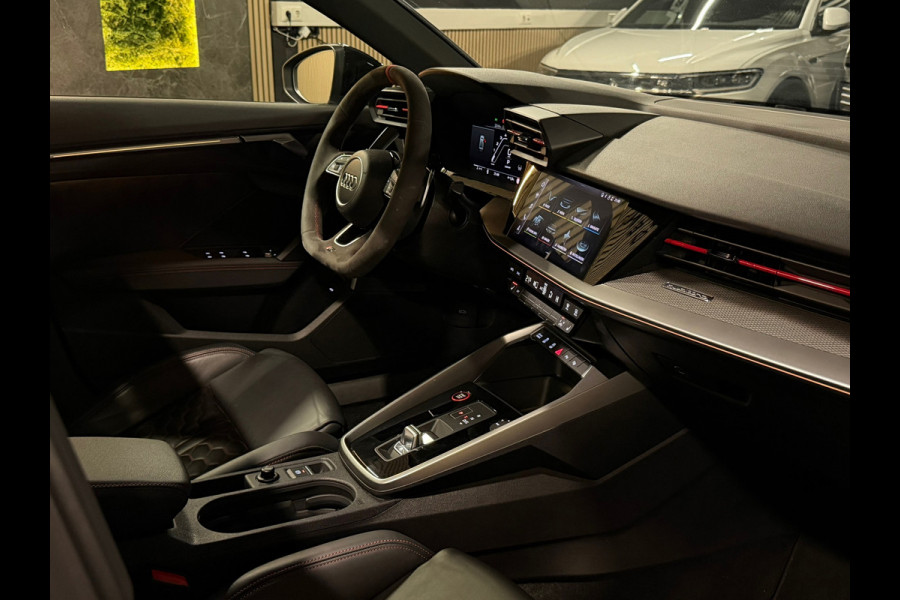 Audi RS3 Limousine GERESERVEERD 2.5 TFSI RS 3 quattro|PANO|MASSAGE|B&O|ACC|MEMORY|CARPLAY|DEALER ONDERHOUDEN|KEMORA GREY|400PK|
